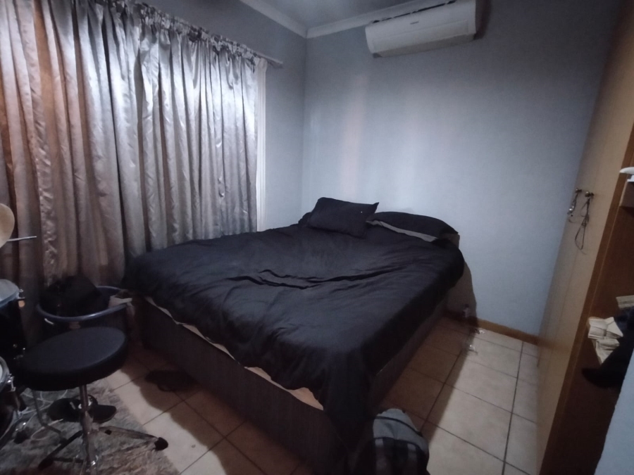 2 Bedroom Property for Sale in Geelhoutpark North West